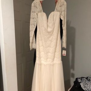 Discontinued David’s bridal wedding dress
